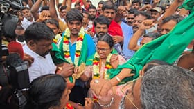 சிறையிலிருந்து விடுதலையான நாதக வேட்பாளர் கார்த்திகா..  ...