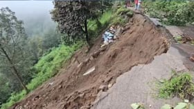 கொடைக்கானலில் கனமழை காரணமாக தீவாக மாறிய கிராமம்...