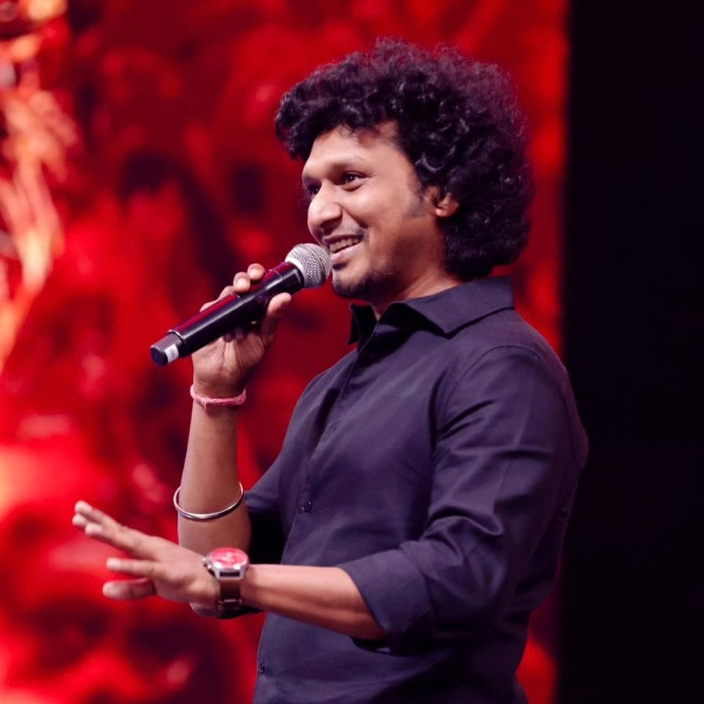 இயக்குநர் லோகேஷ் கனகராஜ் தற்போது தமிழ் சினிமாவில் இயக்குநராக மட்டுமல்லாமல்,  ஹீரோவாக அறிமுகமாகியுள்ளார். இவர் ஹீரோவாக நடித்த முதல் திரைப்படம்தான் டிசி.