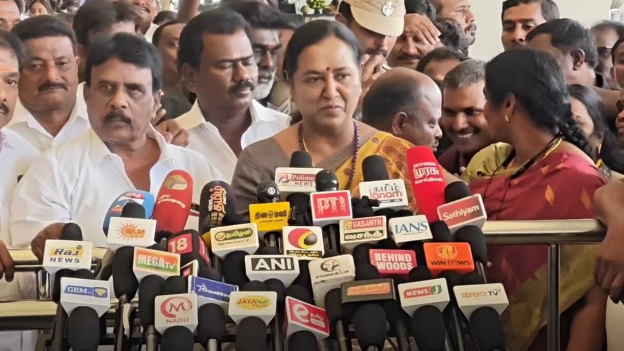 கேப்டனை பற்றி பேசுவதை ஆதவ் அர்ஜுனா நிறுத்த வேண்டும் - பிரேமலதா விஜயகாந்த் ஆவேசம் கேப்டனை பற்றி பேசுவதை ஆதவ் அர்ஜுனா நிறுத்த வேண்டும் - பிரேமலதா விஜயகாந்த் ஆவேசம்