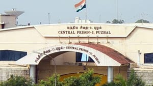 புழல் சிறையில் அடுத்தடுத்து கைதி தப்பிய விவகாரம்.. உதவி ஜெயிலர்-7 வார்டன்கள் சஸ்பெண்ட்.. சிறைத்துறை டிஜிபி உத்தரவு! புழல் சிறையில் அடுத்தடுத்து கைதி தப்பிய விவகாரம்.. உதவி ஜெயிலர்-7 வார்டன்கள் சஸ்பெண்ட்.. சிறைத்துறை டிஜிபி உத்தரவு!