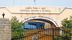 புழல் சிறையில் தப்பியியோடிய 2 கைதிகளில் ஒருவர் மடக்கி பிடிப்பு.. மற்றொரு கைதிக்கு வலைவீச்சு!!...