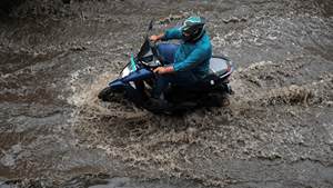 Tamil Nadu Weather forecast: வானிலை மையம் எச்சரிக்கை – இந்த 22 மாவட்டங்களில் கனமழை முதல் மிக கனமழை பெய்யும்