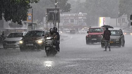 அர்னாப் எதிரொலி : சென்னை உள்பட 7 துறைமகங்களில் புயல் எச்சரிக்கை