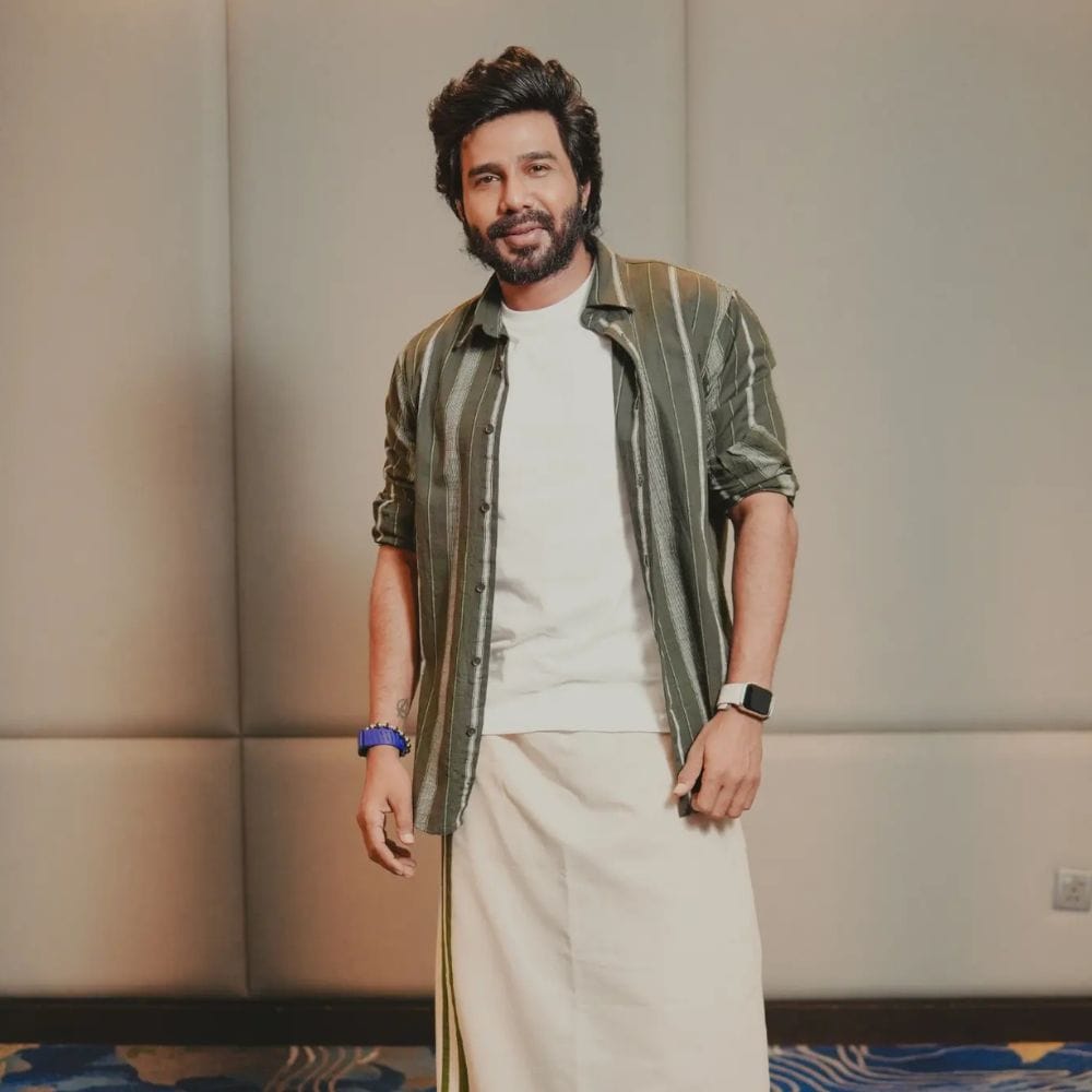 சினிமாவில் மக்கள் மத்தியில் பிரபலமான நடிகர்களில் ஒருவராக இருந்துவருபவர் விஷ்ணு விஷால். இவரின் நடிப்பில் தமிழ் சினிமாவில் பல்வேறு படங்கள் வெளியாகி சூப்பர் குட் வரவேற்பு மற்றும் வெற்றியை பெற்றிருக்கிறது.