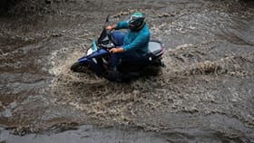 மக்களே உஷார்! சென்னைக்கு அதி கனமழைக்கான ரெட் அலர்ட் - 5 மாவட்டங்களுக்கு ஆரஞ்சு அலர்ட்...