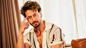 Tiger Shroff: பாலிவுட் நடிகர் டைகர் ஷெராஃபின் கார் மீது துப்பாக்கிச் சூடு.. தாக்குதலுக்கு காரணம் என்ன? Tiger Shroff: பாலிவுட் நடிகர் டைகர் ஷெராஃபின் கார் மீது துப்பாக்கிச் சூடு.. தாக்குதலுக்கு காரணம் என்ன?