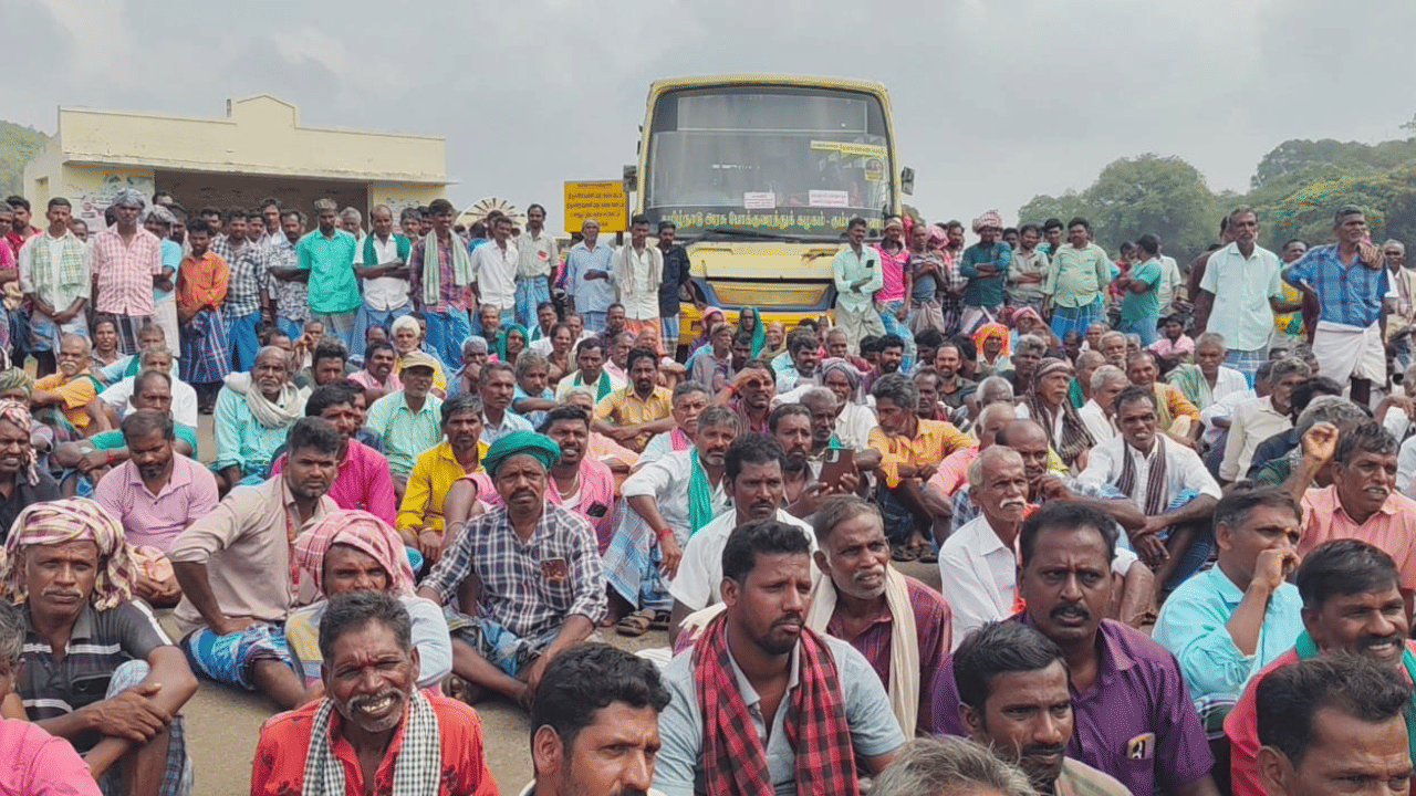 பச்சைமலையில் 32 கிராம மக்கள் 9 மணி நேரம் சாலை மறியல்! பச்சைமலையில் 32 கிராம மக்கள் 9 மணி நேரம் சாலை மறியல்!