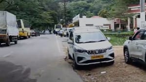 வால்பாறை- பொள்ளாச்சி மலைப்பாதையில் நிலச்சரிவு.. ஆழியார் சுங்கச்சாவடியில் சிக்கிய மக்கள்.. உணவு- குடிநீர் இன்றி கடும் அவதி! வால்பாறை- பொள்ளாச்சி மலைப்பாதையில் நிலச்சரிவு.. ஆழியார் சுங்கச்சாவடியில் சிக்கிய மக்கள்.. உணவு- குடிநீர் இன்றி கடும் அவதி!