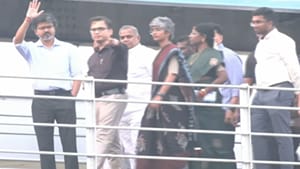 தீவிரமாகும் வடகிழக்கு பருவமழை.. செம்பரம்பாக்கம் ஏரியில் முதல்வர் விஜய் திடீர் ஆய்வு! தீவிரமாகும் வடகிழக்கு பருவமழை.. செம்பரம்பாக்கம் ஏரியில் முதல்வர் விஜய் திடீர் ஆய்வு!