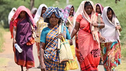 40 நாள் உழைப்புக்குக் குறைந்த கூலி.. கொந்தளித்த பெண்கள்!