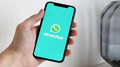 ஆன்லைன் ஸ்டேட்டஸ்... வாட்ஸ்அப்பில் புதிய கான்டாக்ட் டேப் வசதி